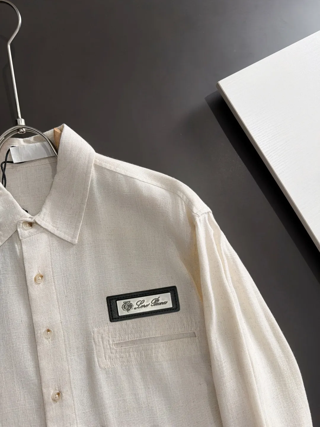 Next day shipping High Quality LP 2041 Fall/Winter New Arrival Men's Long T. Continuation of the Classic Lao Qianfeng casual long T. This polo shirt is made of original counter knitted cotton fabric and linen, with a timeless design that can transcend fashion trends. Classic style, the brand LOGO is three-dimensional and unique, making the whole thing more detailed. Fitted version, fabric, comfortable, skin-friendly, breathable, very practical for daily commuting and leisure. Highly recommended. Size: M-3XL. Please state your height and weight when placing an order.